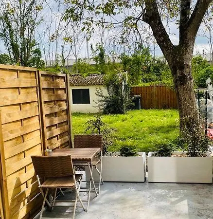 דירה Le Belloc- Suberbe T1 Bis - Au Calme - Terrasse - Vue Jardin אז'ן